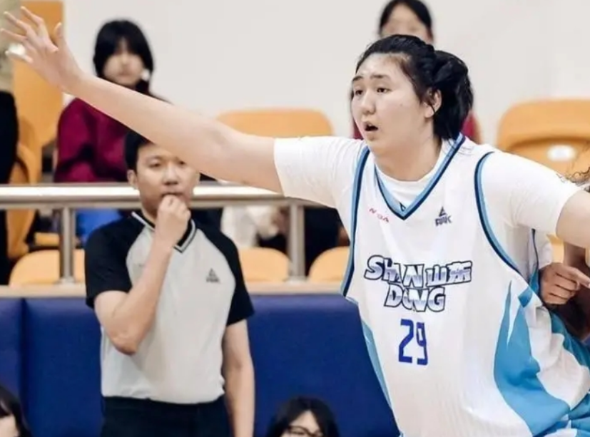 大爆发！张子宇首次首发8分钟19+10连创新高 率山东女篮大胜